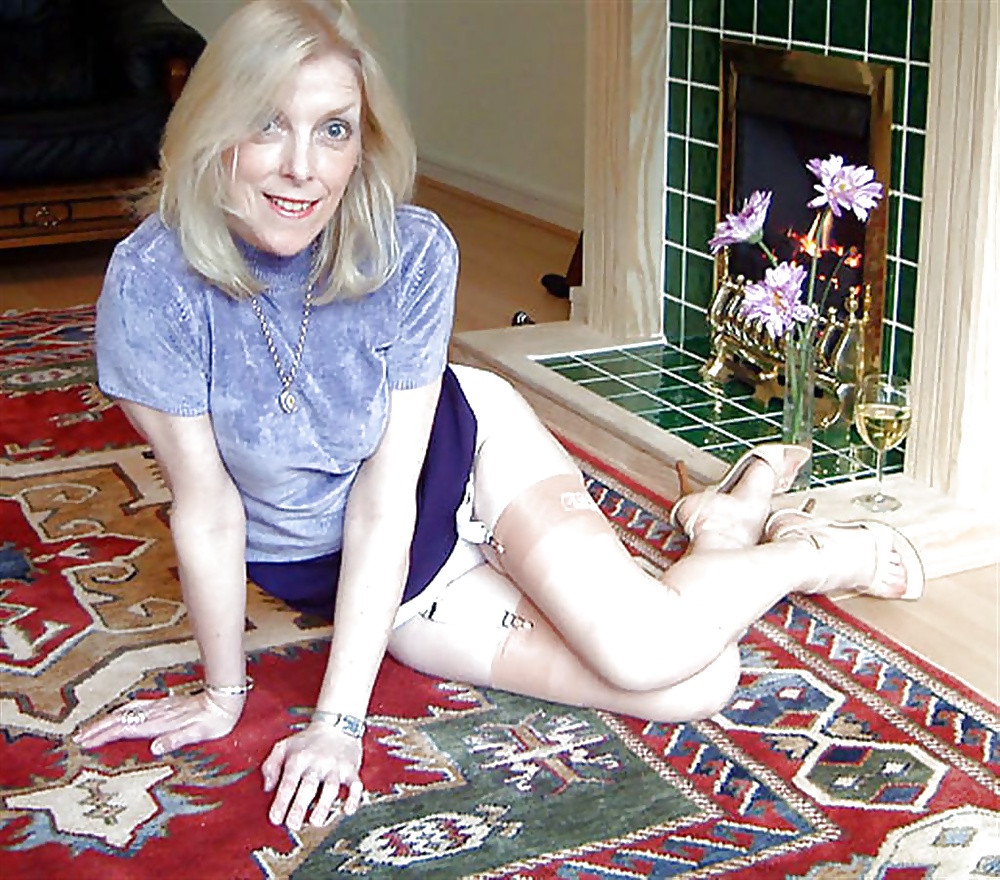 Porn Pics Just catch a horny Granny (82)