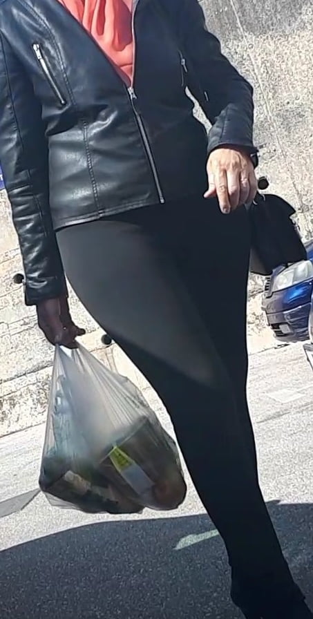 Latino Granny Leggings Onanieren