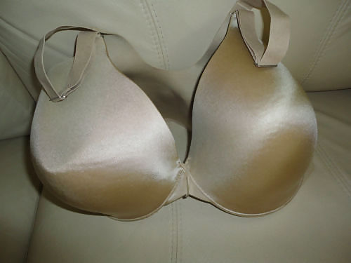 Porn Pics Woman their sell bras on the net 4