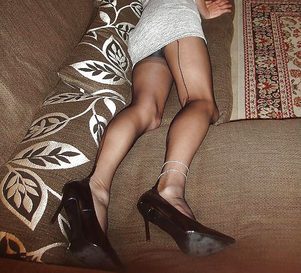 Porn Pics Sluts wearing ankle bracelets 3