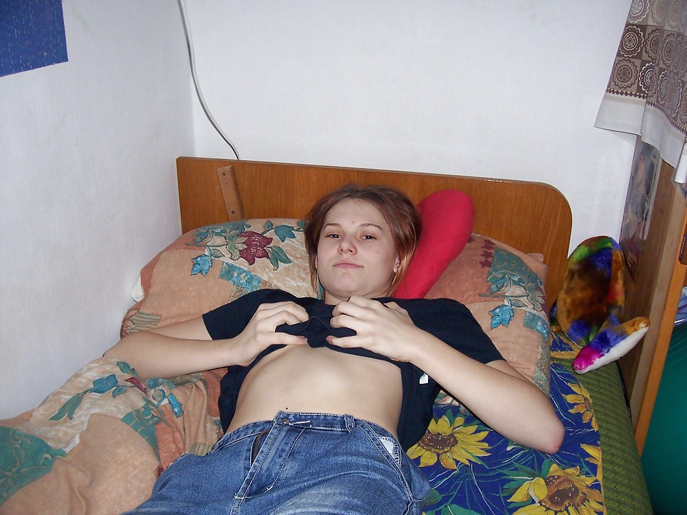 Porn Pics AMATEURE - NICE GIRL ALONE AT HOME