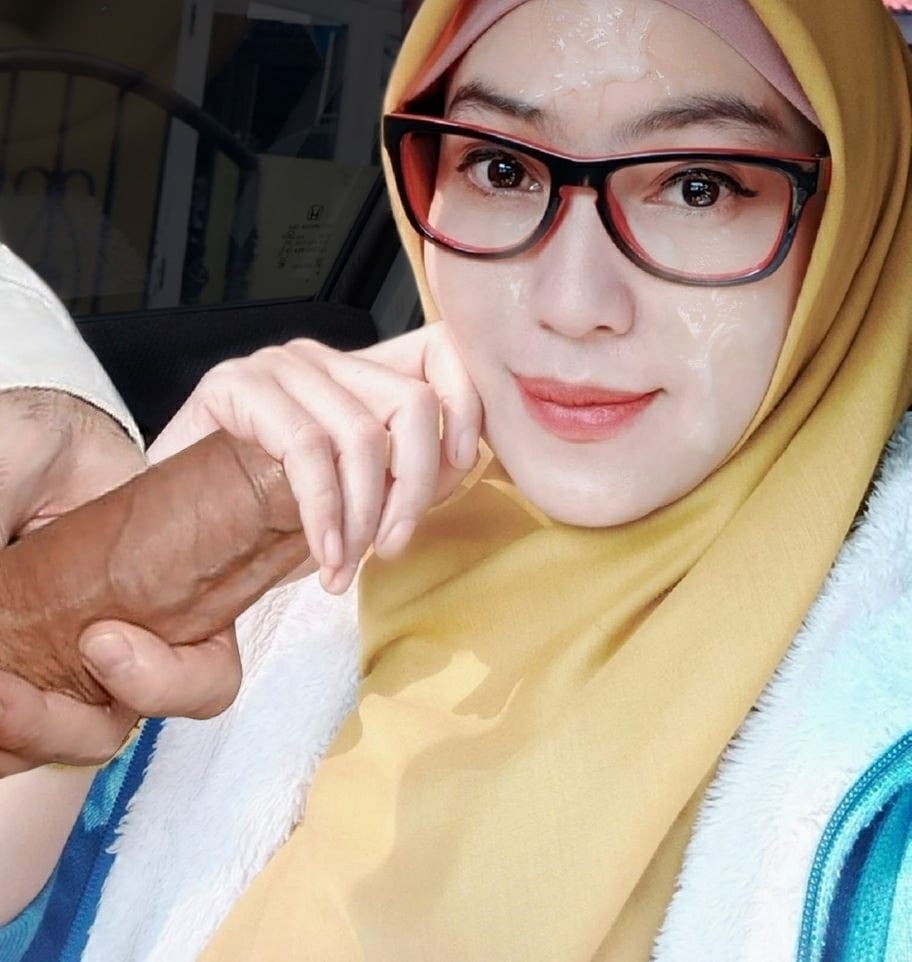 Maia, Indonesian Slut Hijab Housewife - 10 Photos 