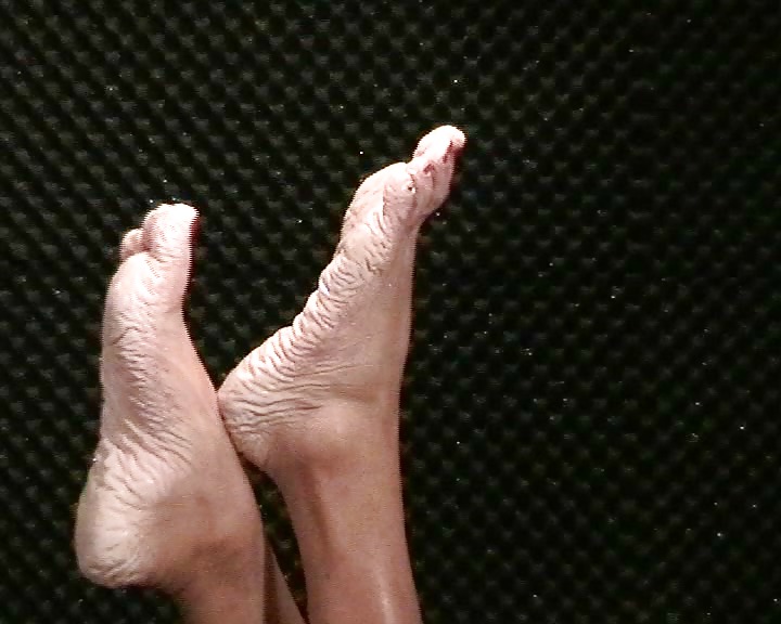 Porn Pics Bianca's wet feet 2011 part 2