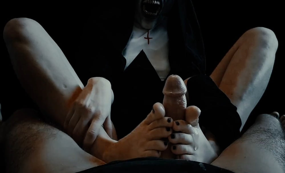 Halloween Footjob - 29 Photos 