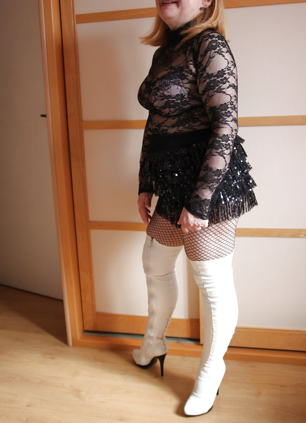 Porn Pics Julia en cuissardes blanches