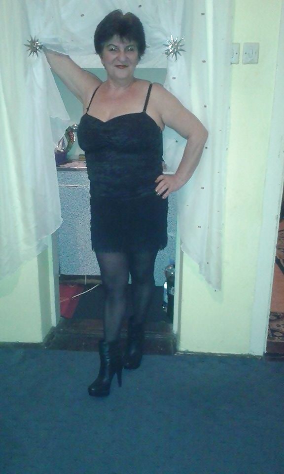 Porn Pics Mrs. J - Mature Peasant Whore