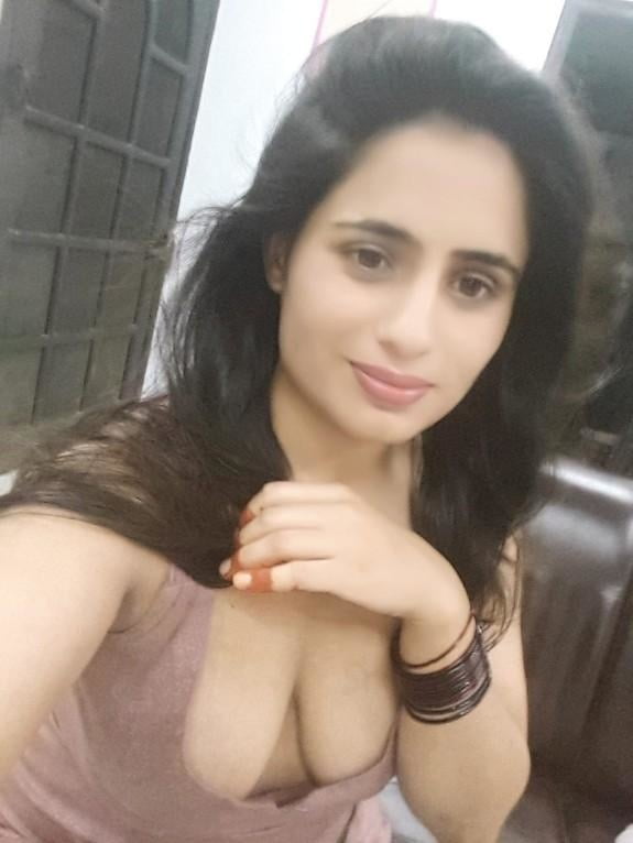 Bhabi Nude In Public Neha Bhabhi Brought Her Open Breasts Ri 23 Pics 4377