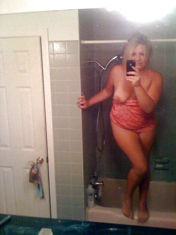 Porn Pics Hot Milf nude bathroom photos