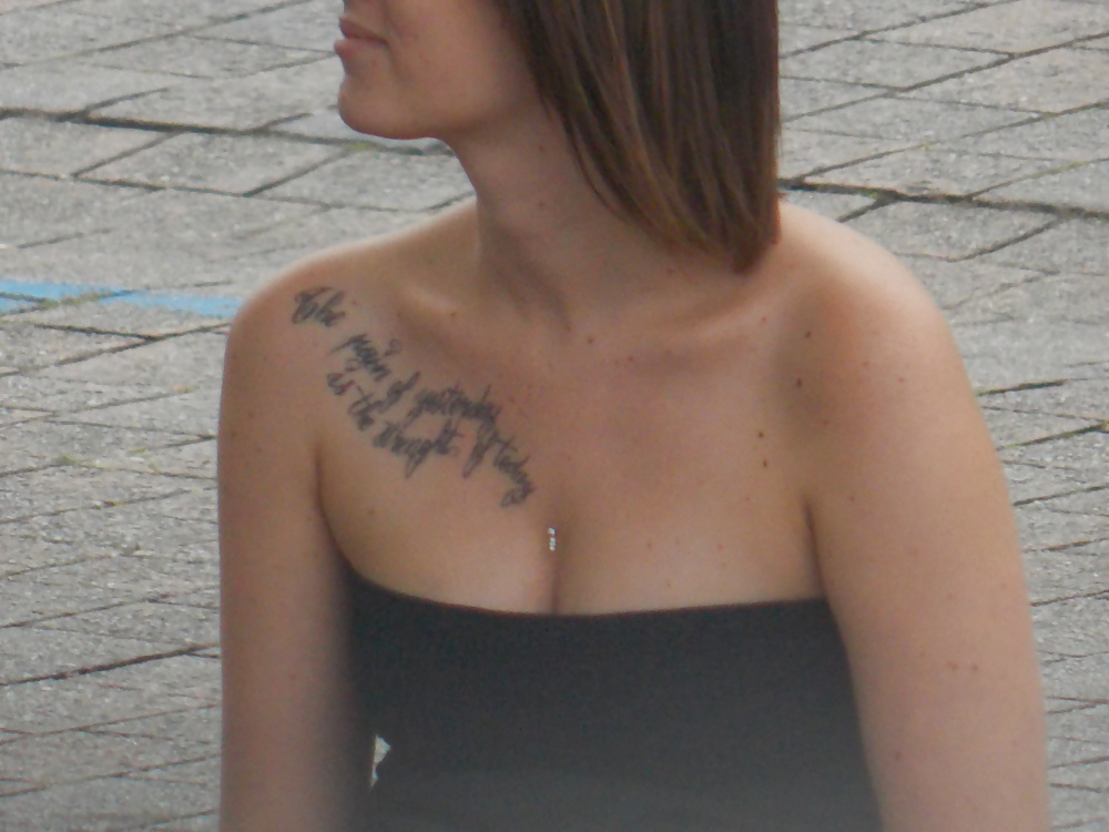 Porn Pics fille flasher dans la rue