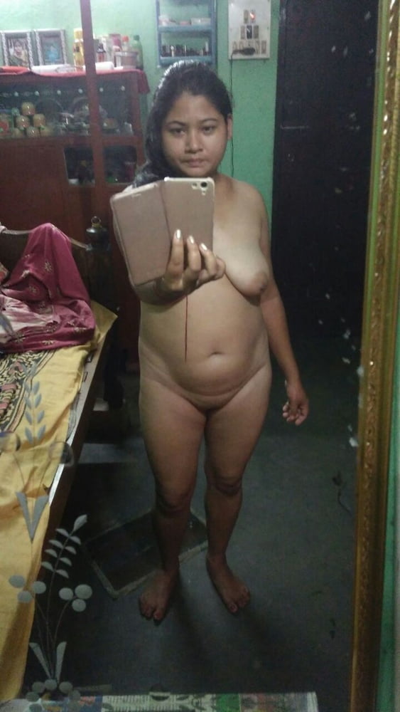 Porn Pics Indian chubby wife showing her nude body