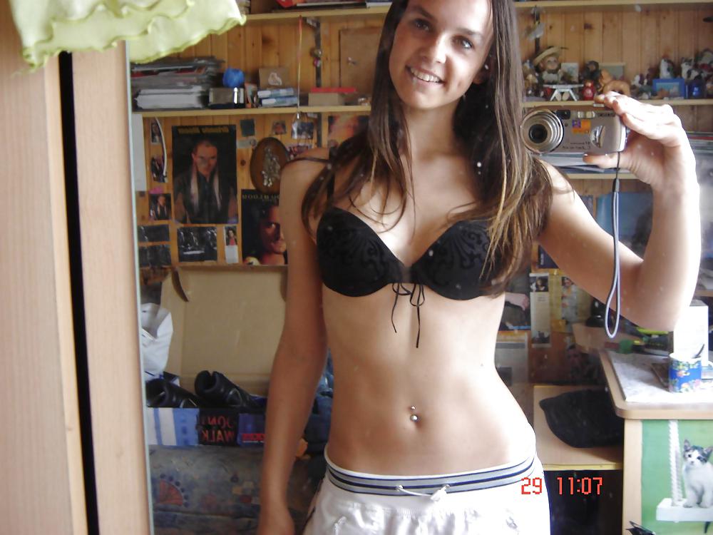 Porn Pics Amateur Young Brunette Teen