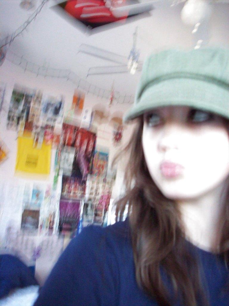 Porn Pics if she's here, it's fake 29