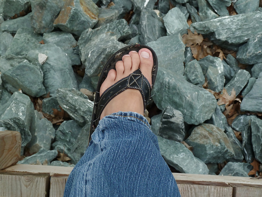 Porn Pics outdoor feet