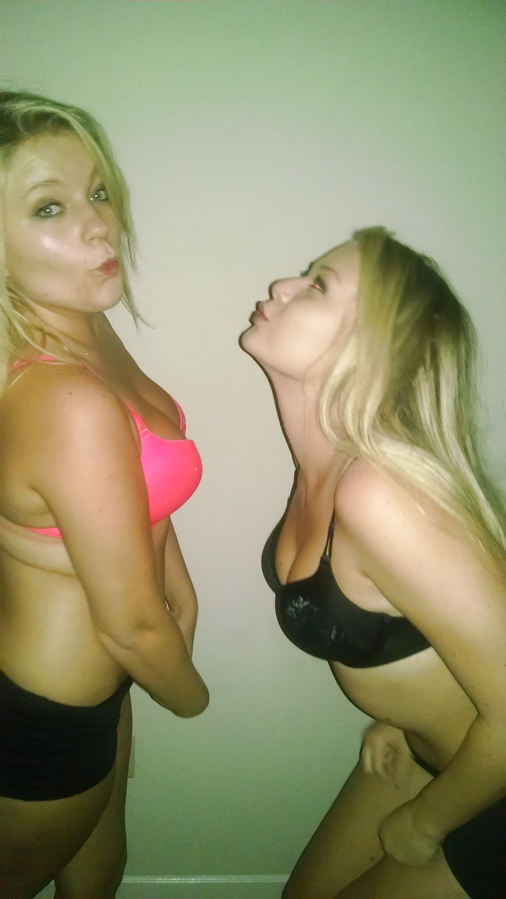 Porn Pics 18 Year old best friends