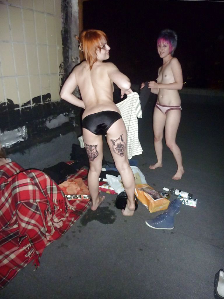 Porn Pics 3 emo slags party naked