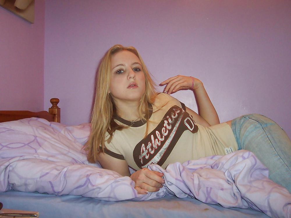 Porn Pics Amateur Teen Blonde in Bedroom