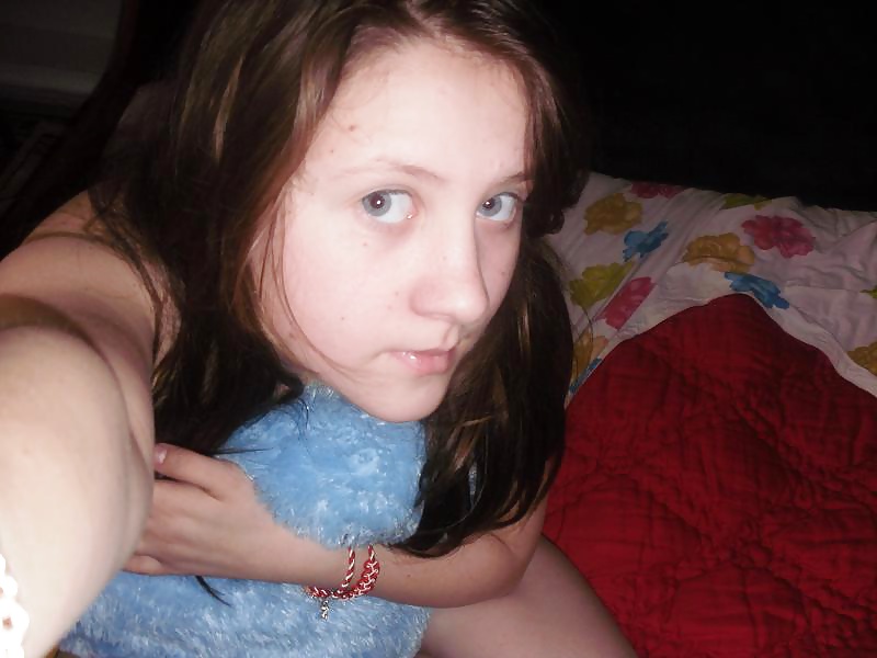 Porn Pics a old 19 slut