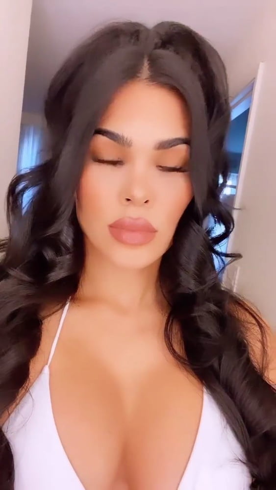 Rachael Ostovich- 26 Photos 