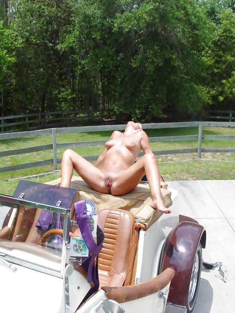 Porn Pics naked mature on the old car possing outdoors
