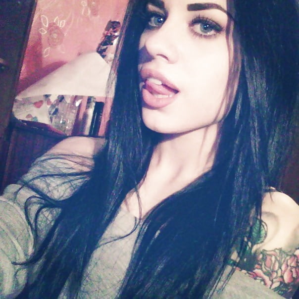 Porn Pics A lean, but attractive Anastacia.