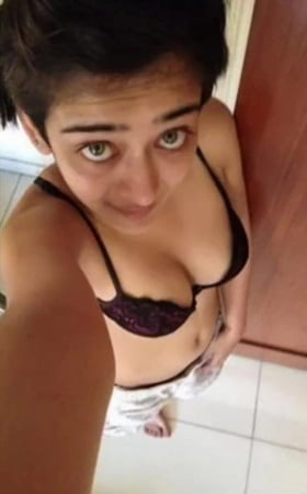 280px x 450px - Actress Akshara Hassan New leaked private photos - 22 Pics | xHamster