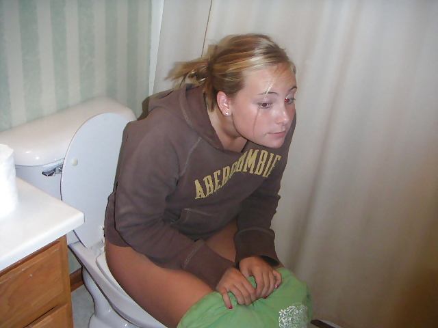 Porn Pics Hot Toilet Babes 3