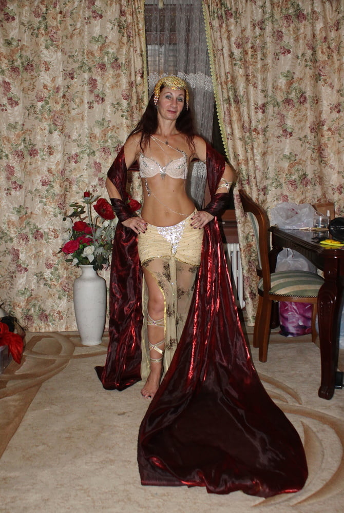 Salomea costume - 11 Photos 