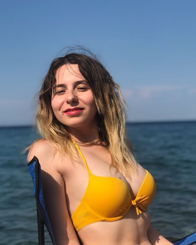 Turkish sexy beautiful girl - 37 Photos 