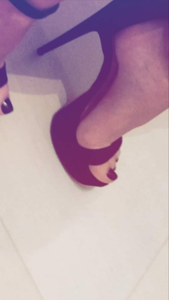 My Feet.. High Heels.. Foot Fetish.. - 10 Photos 