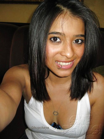 Desi Girl Naked Mirror - Nude Indian Desi girl friend self shot mirror picture - 14 Pics | xHamster
