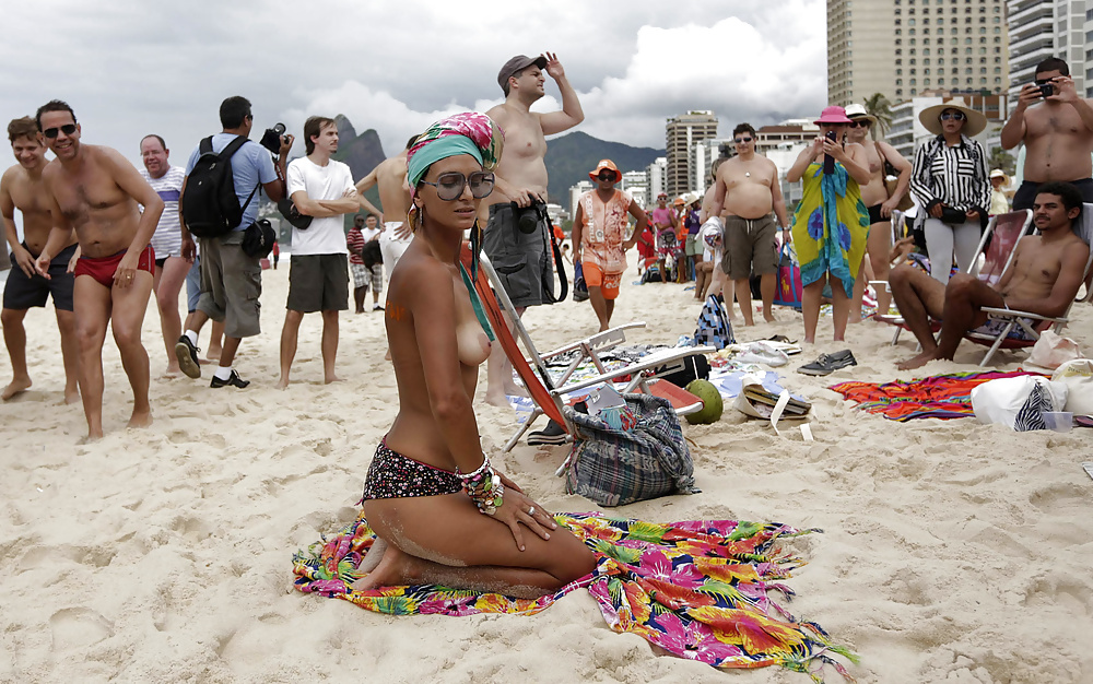 Porn Pics Topless em Ipanema no Rio