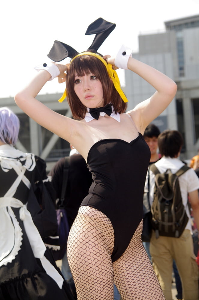 Cosplayers in Pantyhose - 27 Photos 