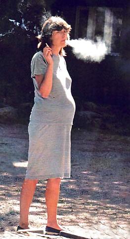 Porn Pics Pregnant  Smoking 2