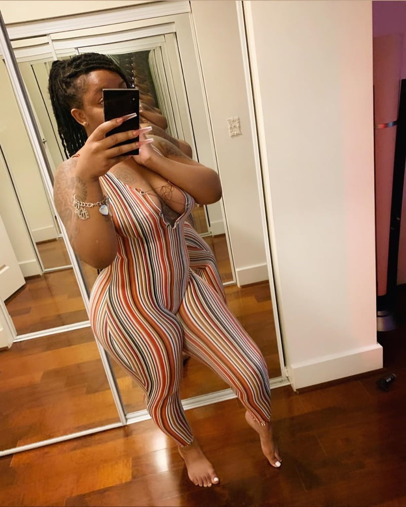 SlimThickEbony - 26 Photos 