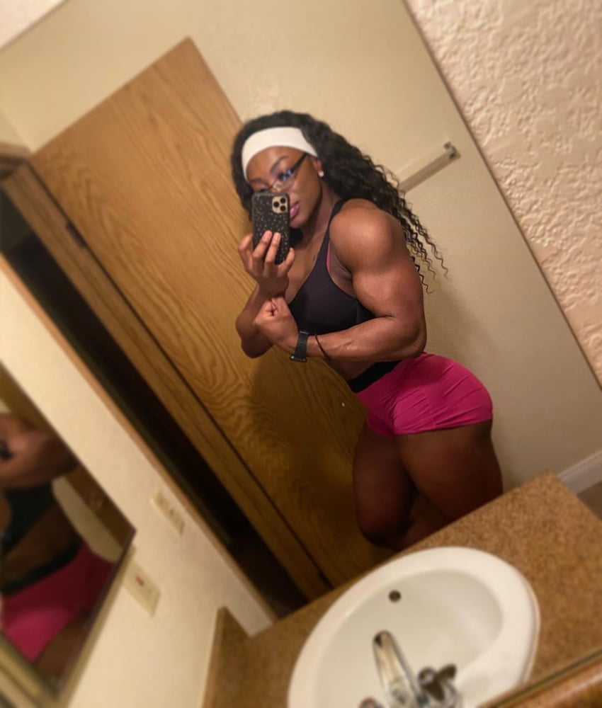 Buff Negress Shanique - 13 Photos 