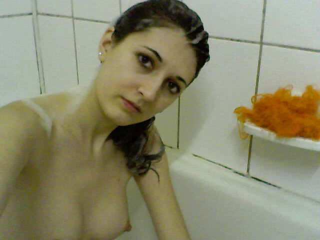 Porn Pics Another romanian girl in bathroom