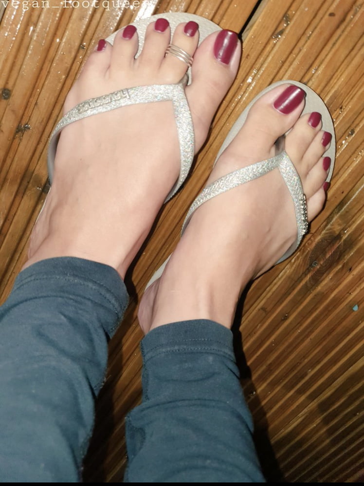 Sexy Milf Feet I want to Fuck (UK, British, Foot, Flip Flop) - 231 Photos 