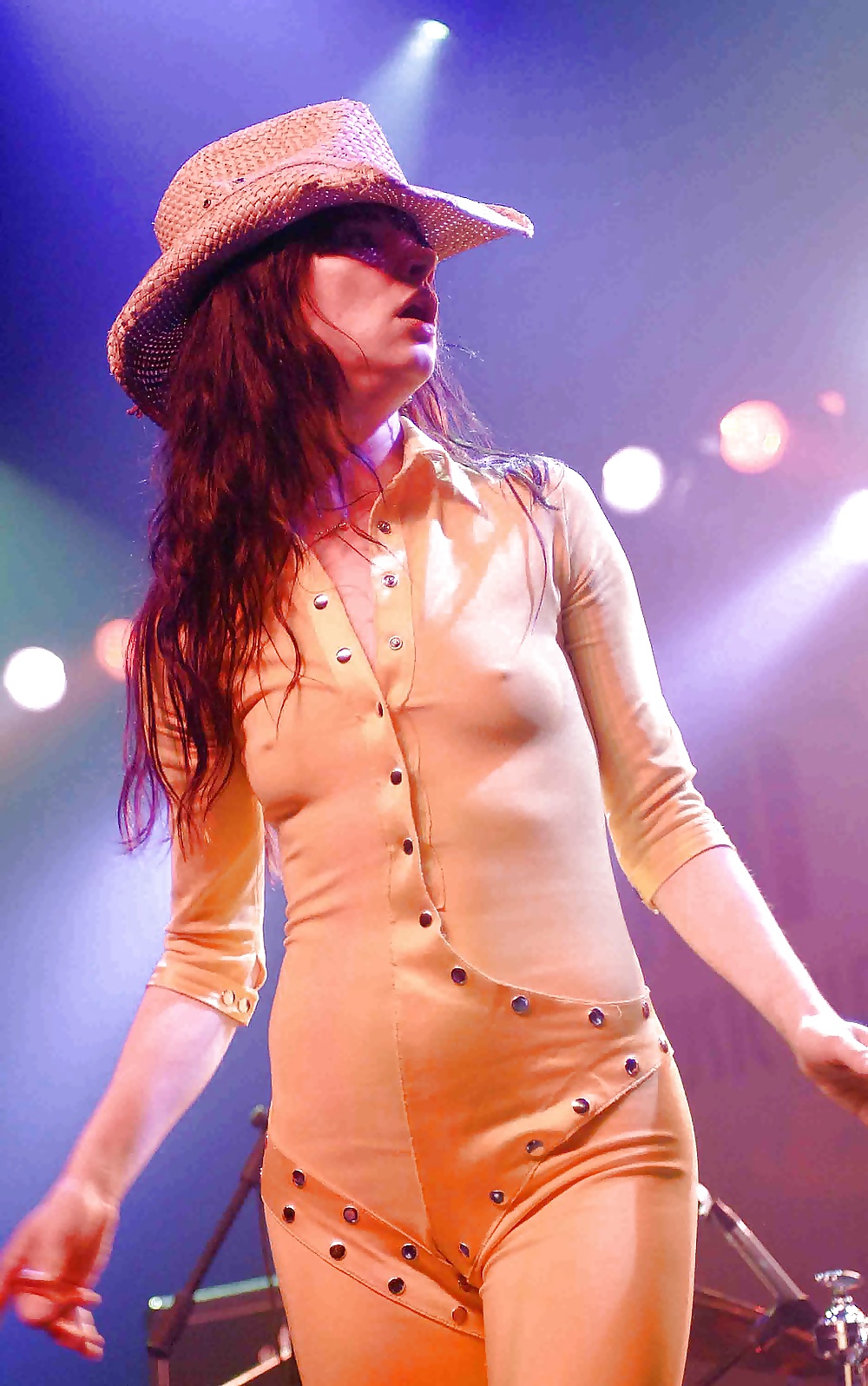 Juliette Lewis Nipples