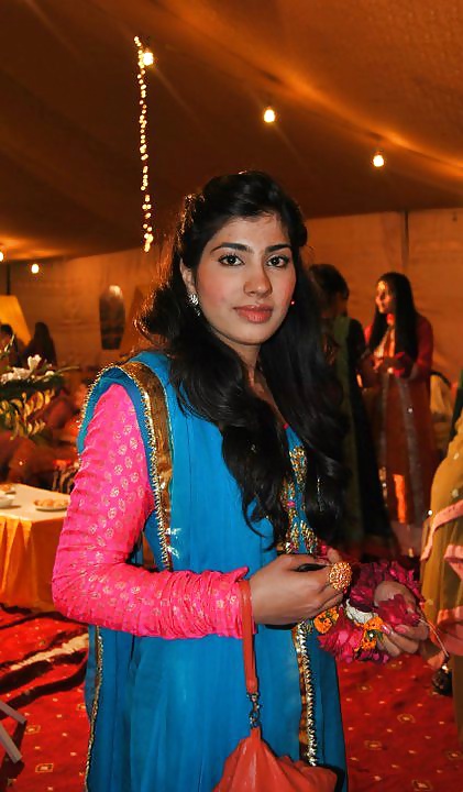 Porn Pics Double Dose of Indian Curry Cunts