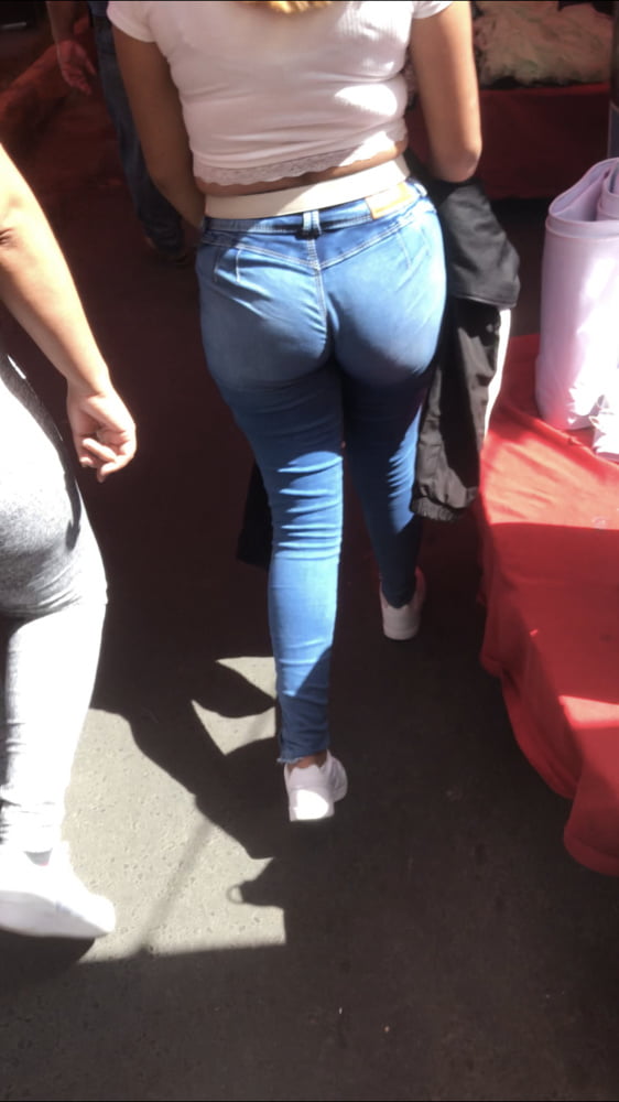 Morena sabrosa en jeans nalgas jugosas - 8 Photos 
