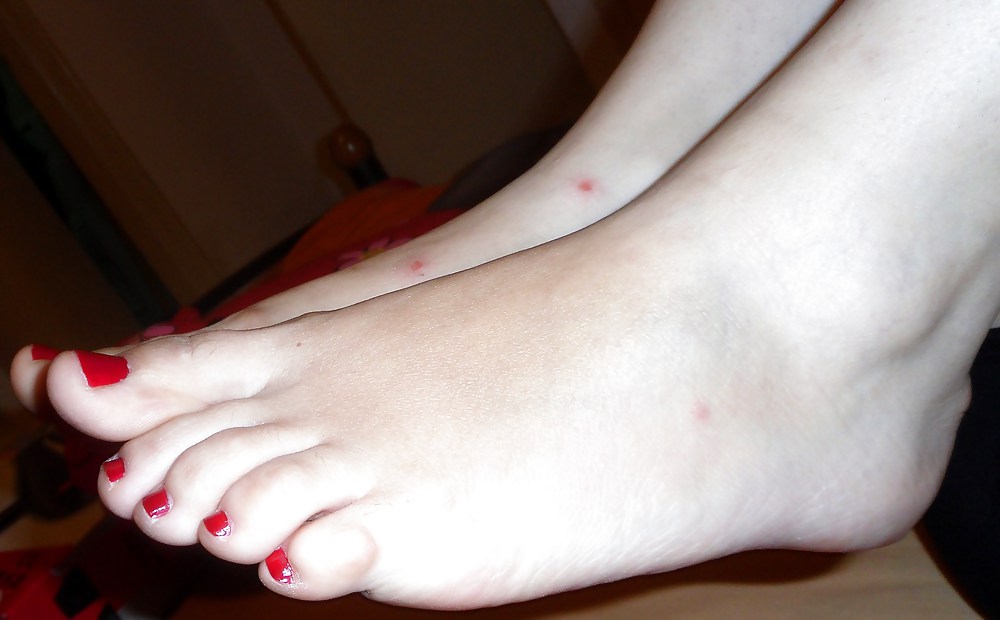 Porn Pics Yummy small feet ready for footjob