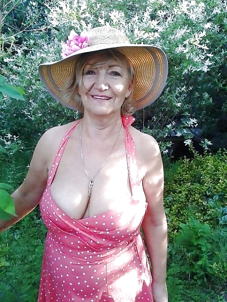 Porn Pics Naughty Grannies - Set 1