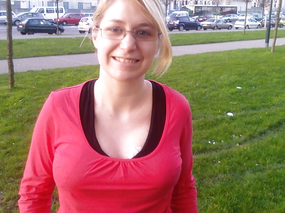 Porn Pics jeune blonde a gros seins !