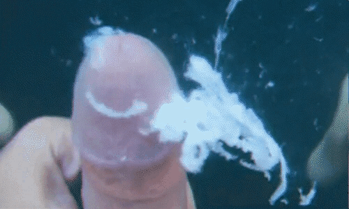 Typical guys cumming underwater. 