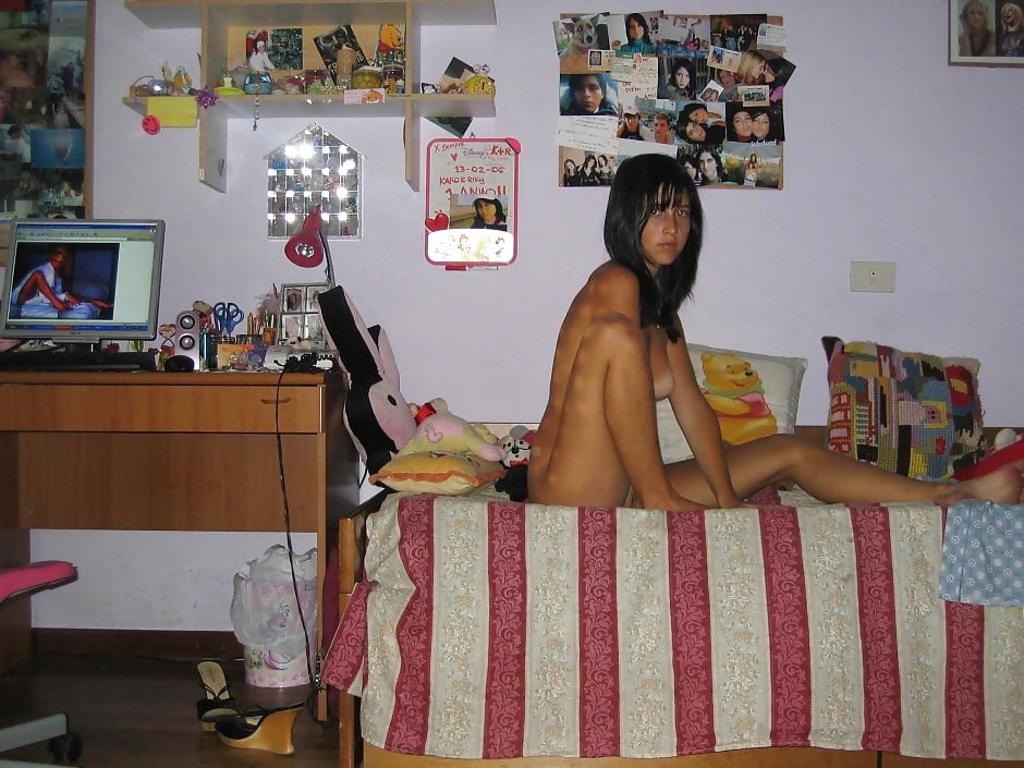 Porn Pics Teen on a vacation shows her tan line