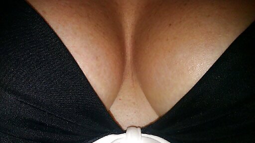 Porn Pics cleavage