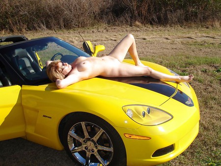 mature showing her body outdoors on the yellow car