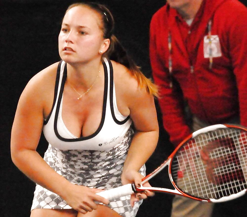 Porn Pics Candid young slut : sport IV