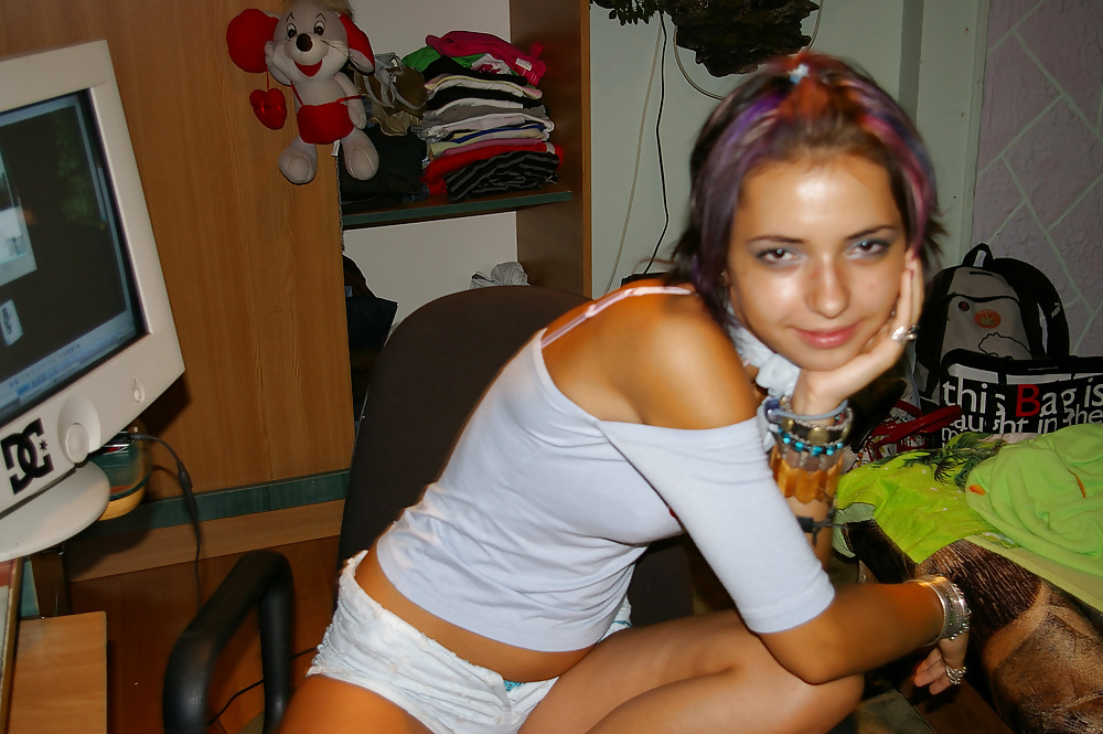 Porn Pics two friends - Brunette2