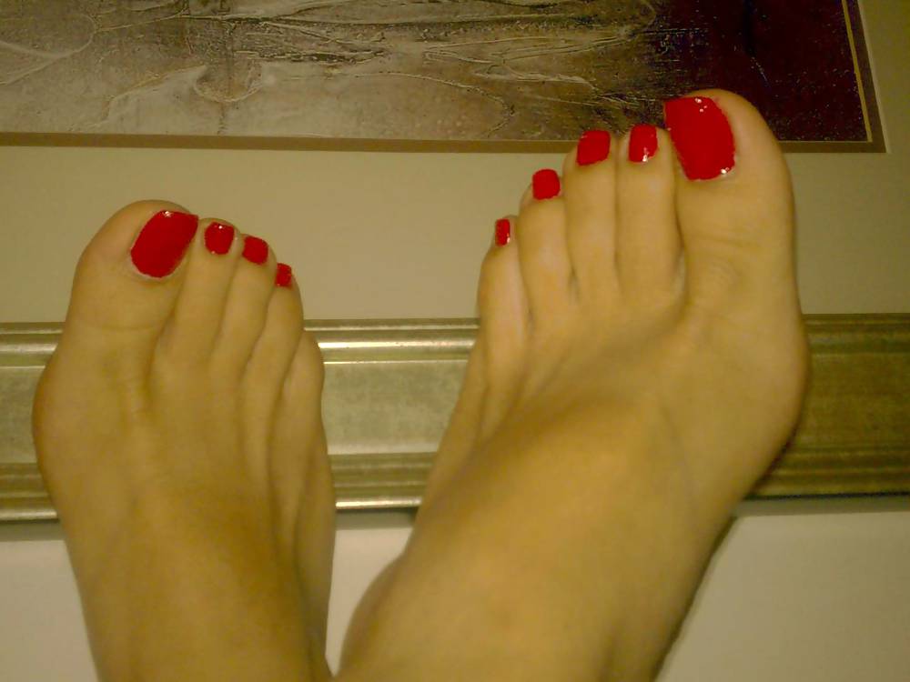 Porn Pics sexy feet red toes